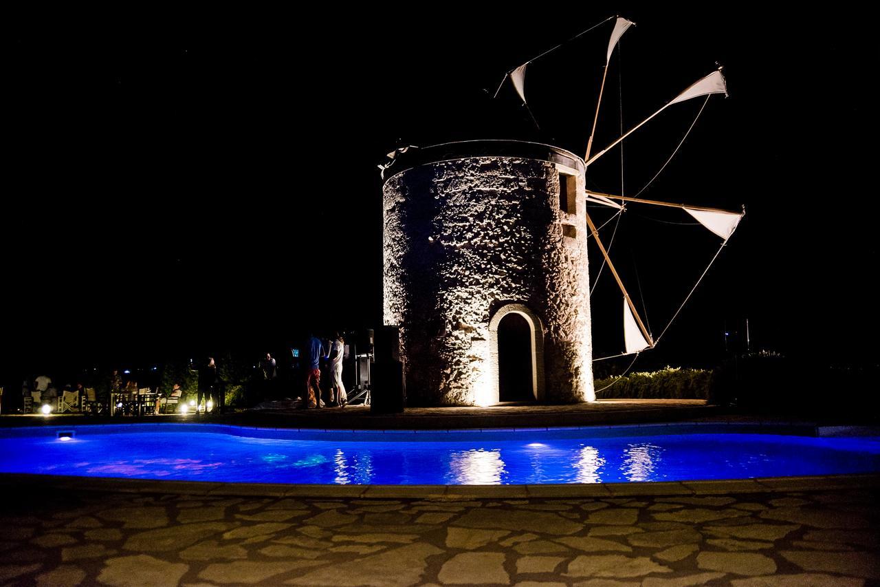 The Windmill Resort Mitáta エクステリア 写真
