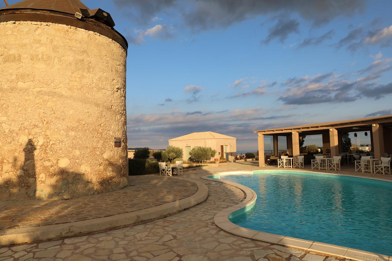 The Windmill Resort Mitáta エクステリア 写真